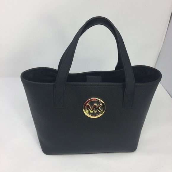Michael Kors Handbags - Michael Kors Jet Set Travel Saffiano Leather Bag.